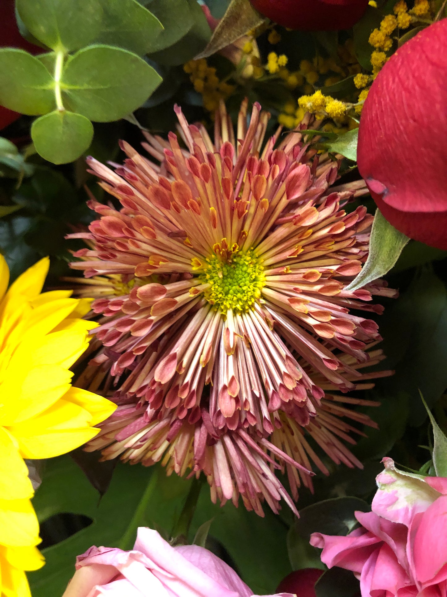 Orange Yellow Red Opening Flower Basket with Wooden Stand 橙黃紅開張花籃連木腳架 (織葉款或不織葉款）