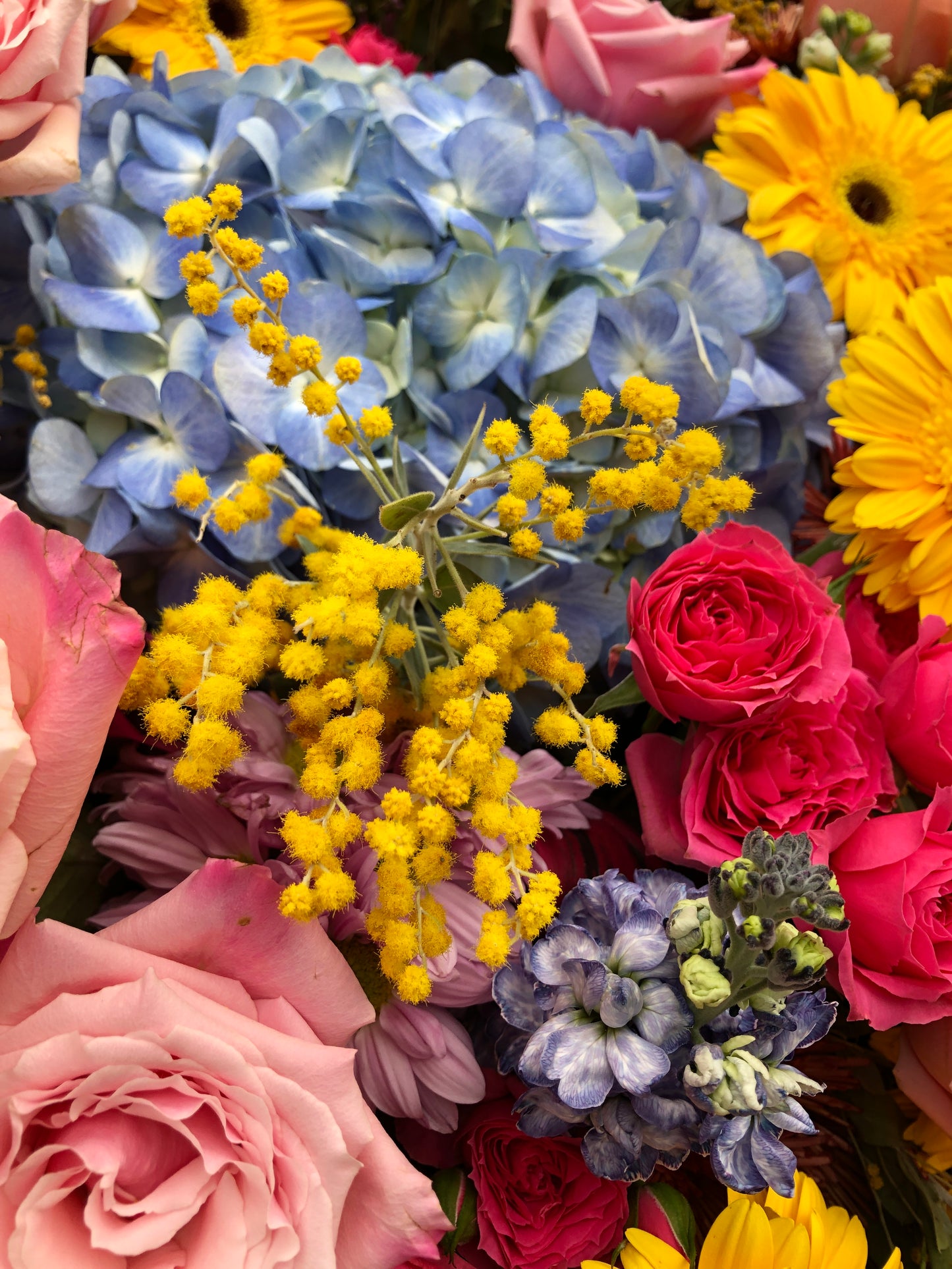 Pastel Color Opening Flower Basket with Wooden stand 粉彩色開張花籃連木腳架及花紙包裝