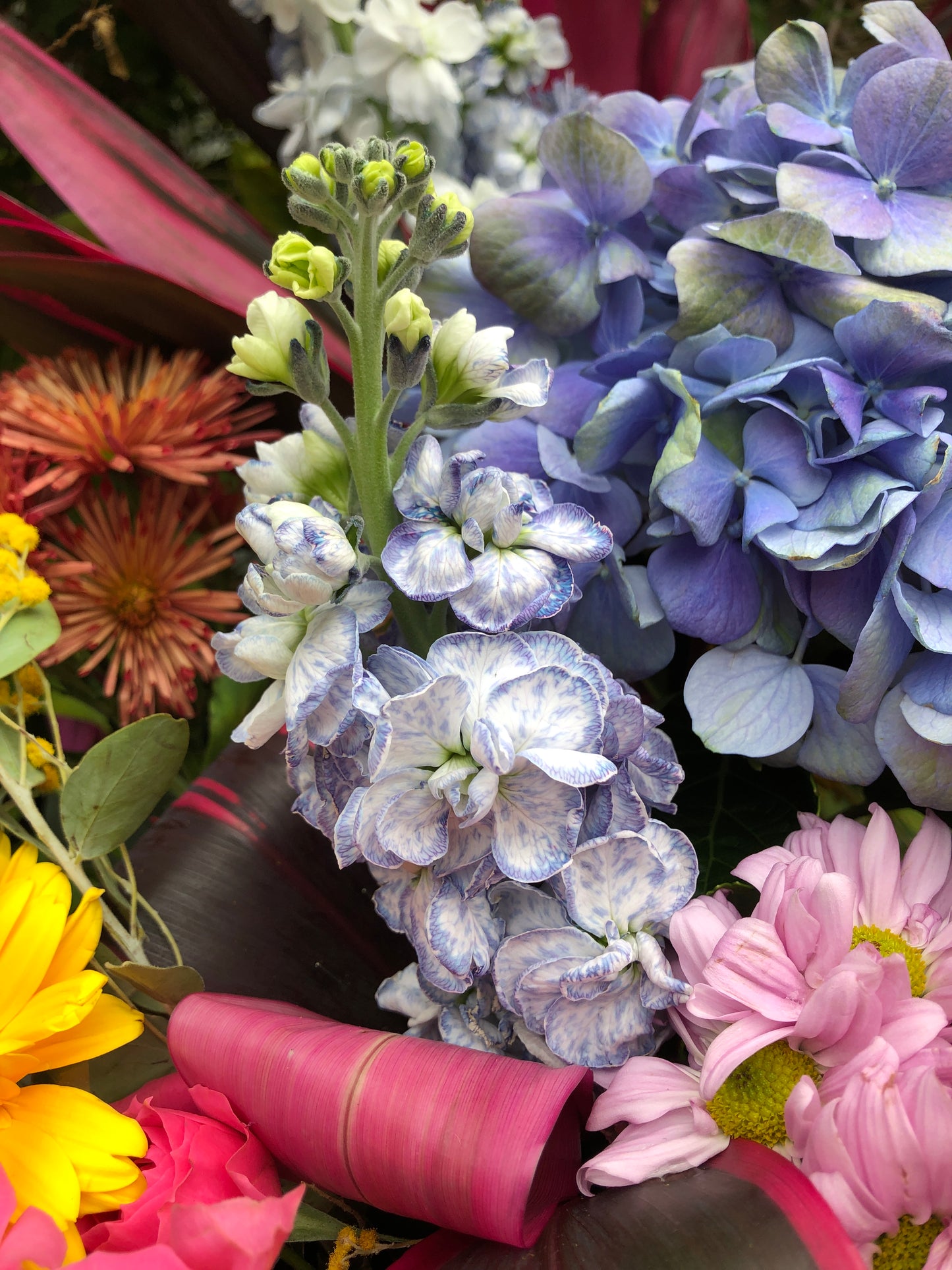 Pastel Color Opening Flower Basket with Wooden stand 粉彩色開張花籃連木腳架及花紙包裝