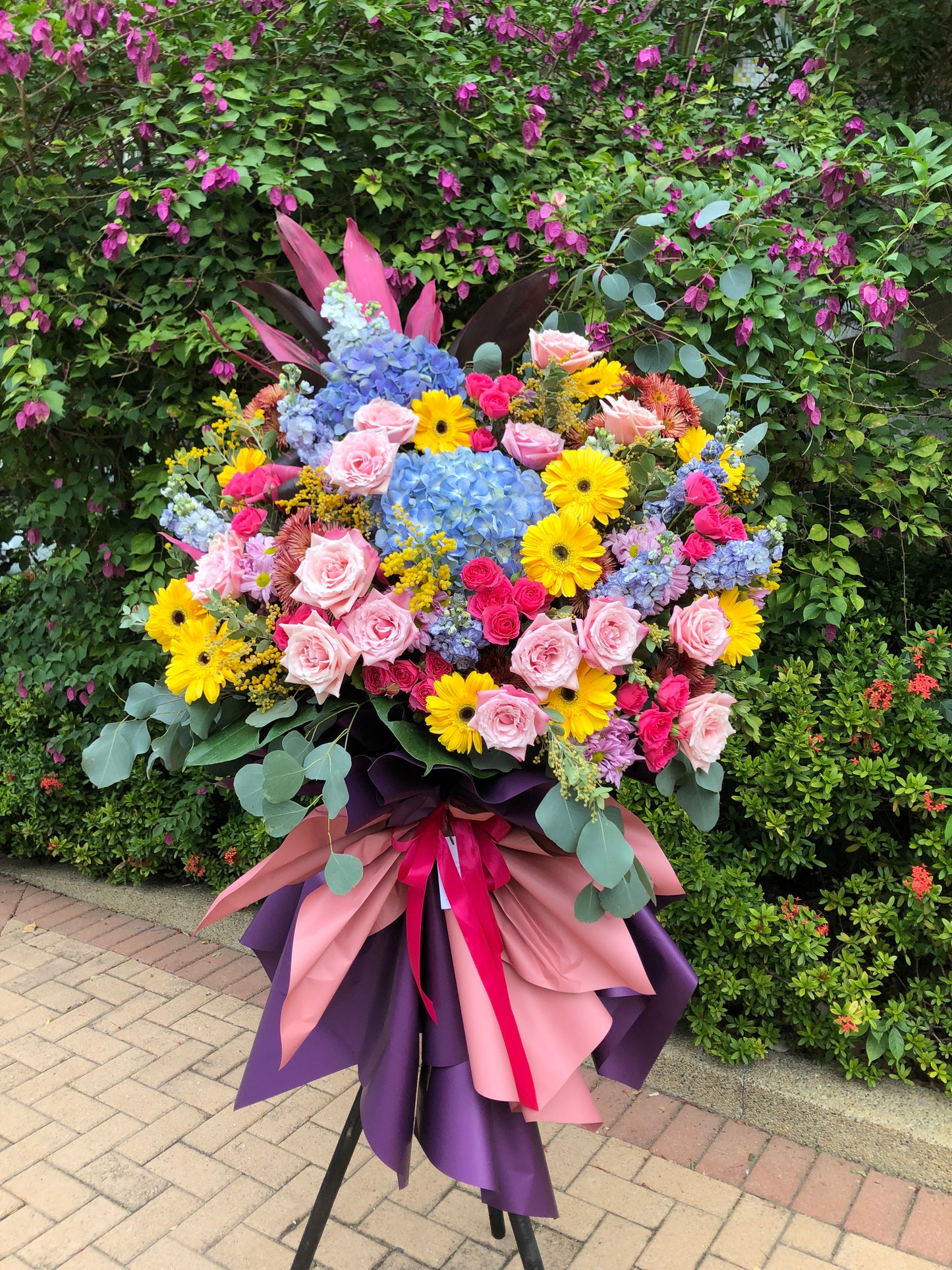 Pastel Color Opening Flower Basket with Wooden stand 粉彩色開張花籃連木腳架及花紙包裝