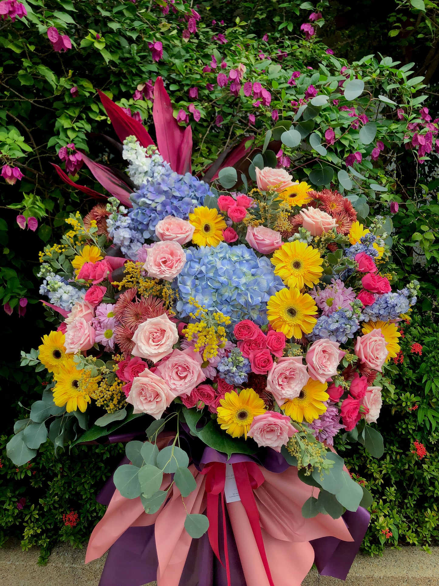 Pastel Color Opening Flower Basket with Wooden stand 粉彩色開張花籃連木腳架及花紙包裝