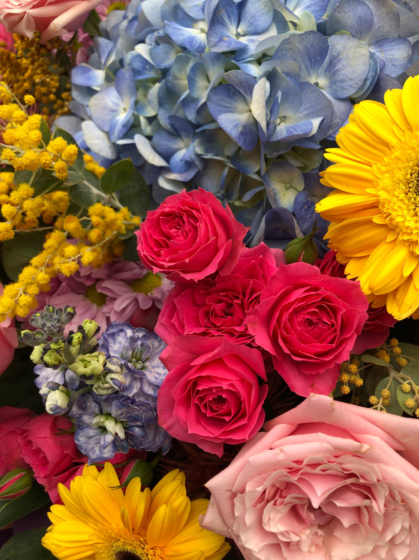 Pastel Color Opening Flower Basket with Wooden stand 粉彩色開張花籃連木腳架及花紙包裝