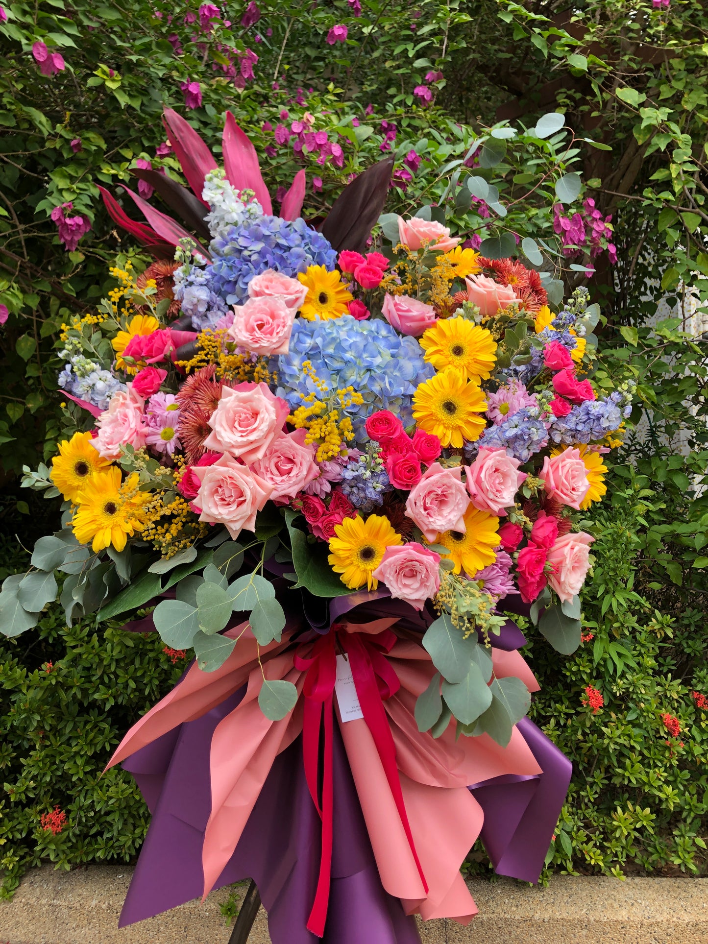 Pastel Color Opening Flower Basket with Wooden stand 粉彩色開張花籃連木腳架及花紙包裝