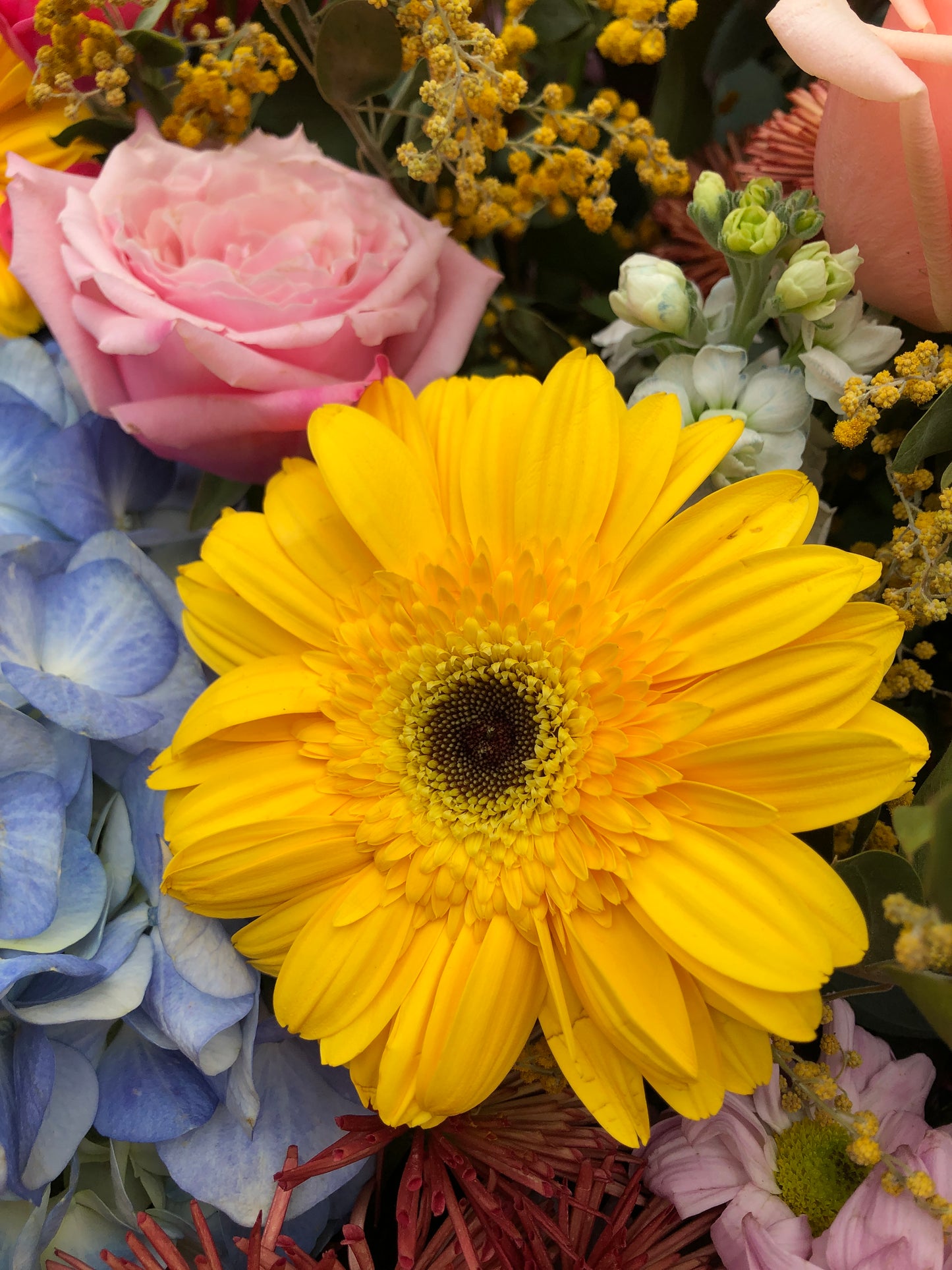 Pastel Color Opening Flower Basket with Wooden stand 粉彩色開張花籃連木腳架及花紙包裝